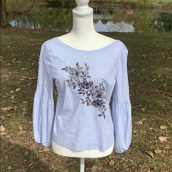 White House Black Market Tops - 🌸NWOT WHBM Blouse Size 8 Blue with Flowers